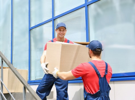 Local truck hire for moving furniture and boxes in Chiswick
